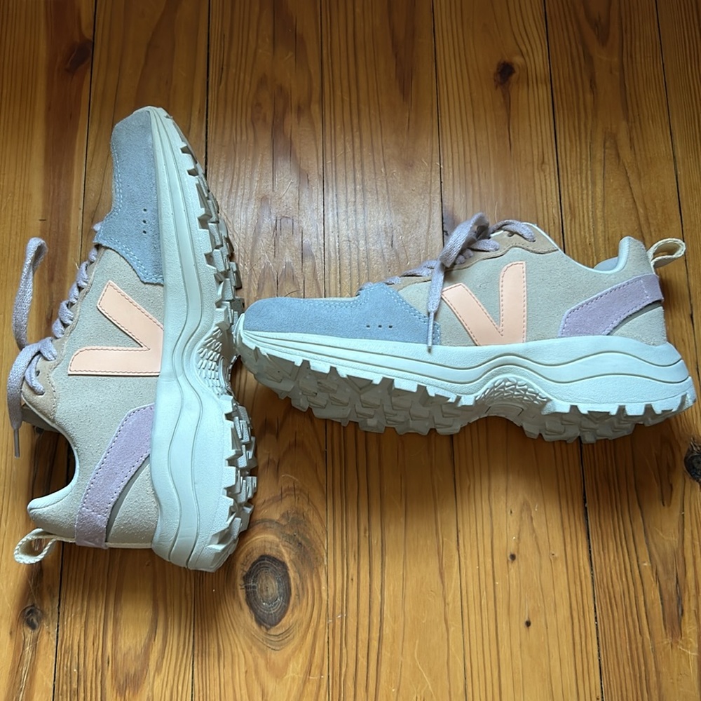 Veja Venturi size 39 US 8